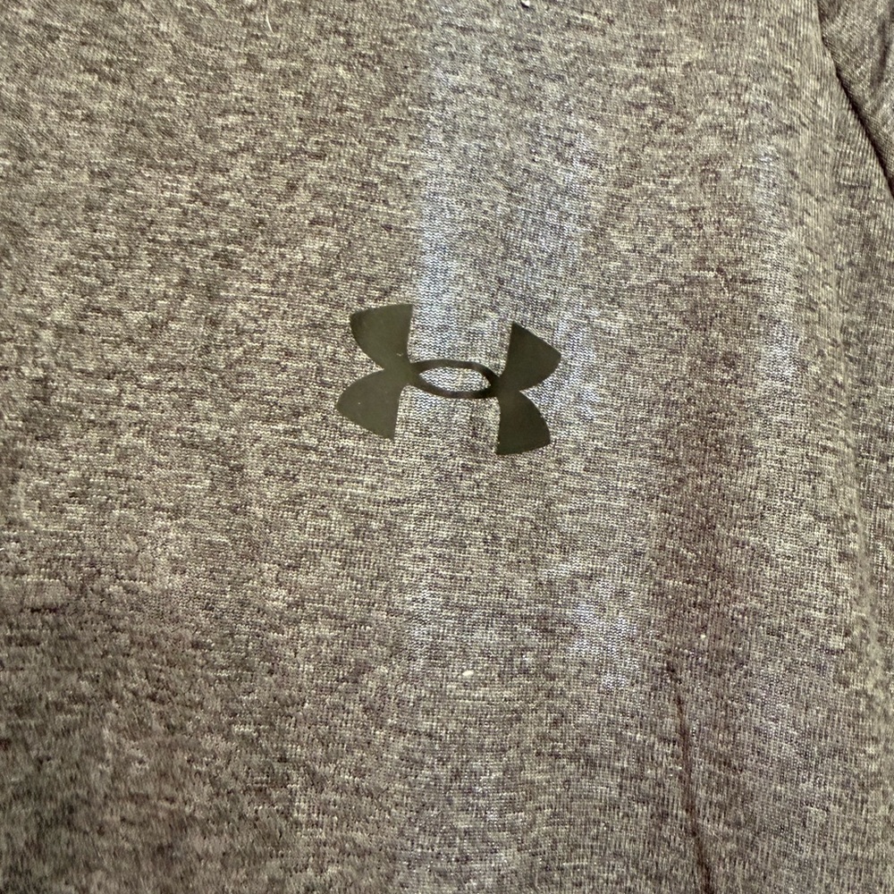 Under Armour Men's Charcoal Tee